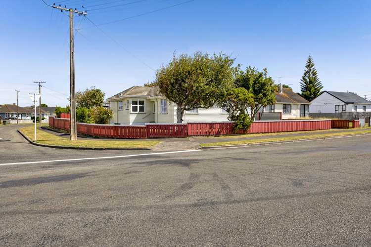 2 Acourt Street Hawera_24