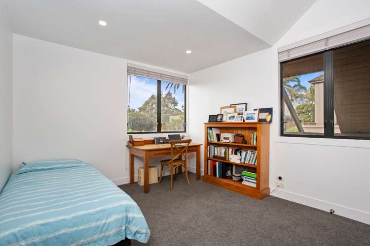 1/2 The Esplanade Castor Bay_16