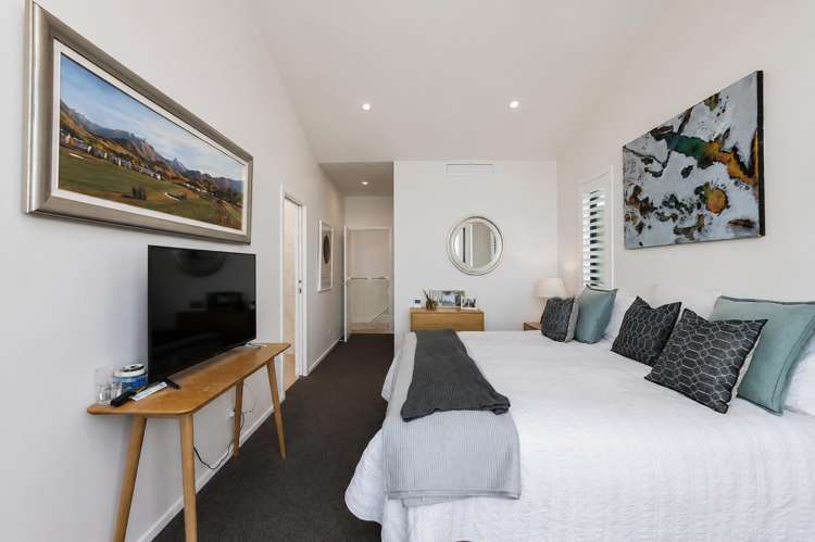 2 Jade Lake Crescent Fernhill_9