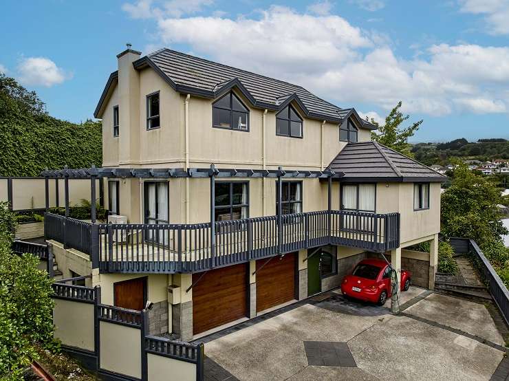 The rundown property on Manuka St in Stokes Valley, Lower Hutt, Wellington, sold under the hammer this week for $498,000. Photo / Supplied