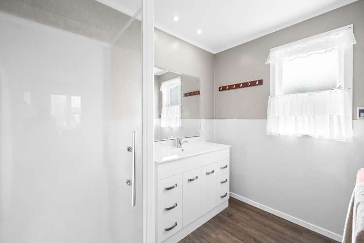 69 Resthill Crescent Glenview_12