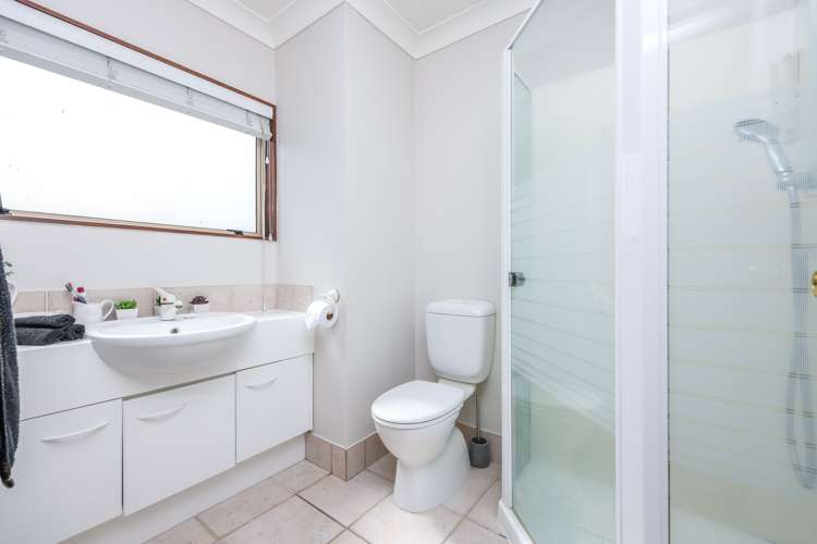 15 Margaret Henry Crescent Oteha_11