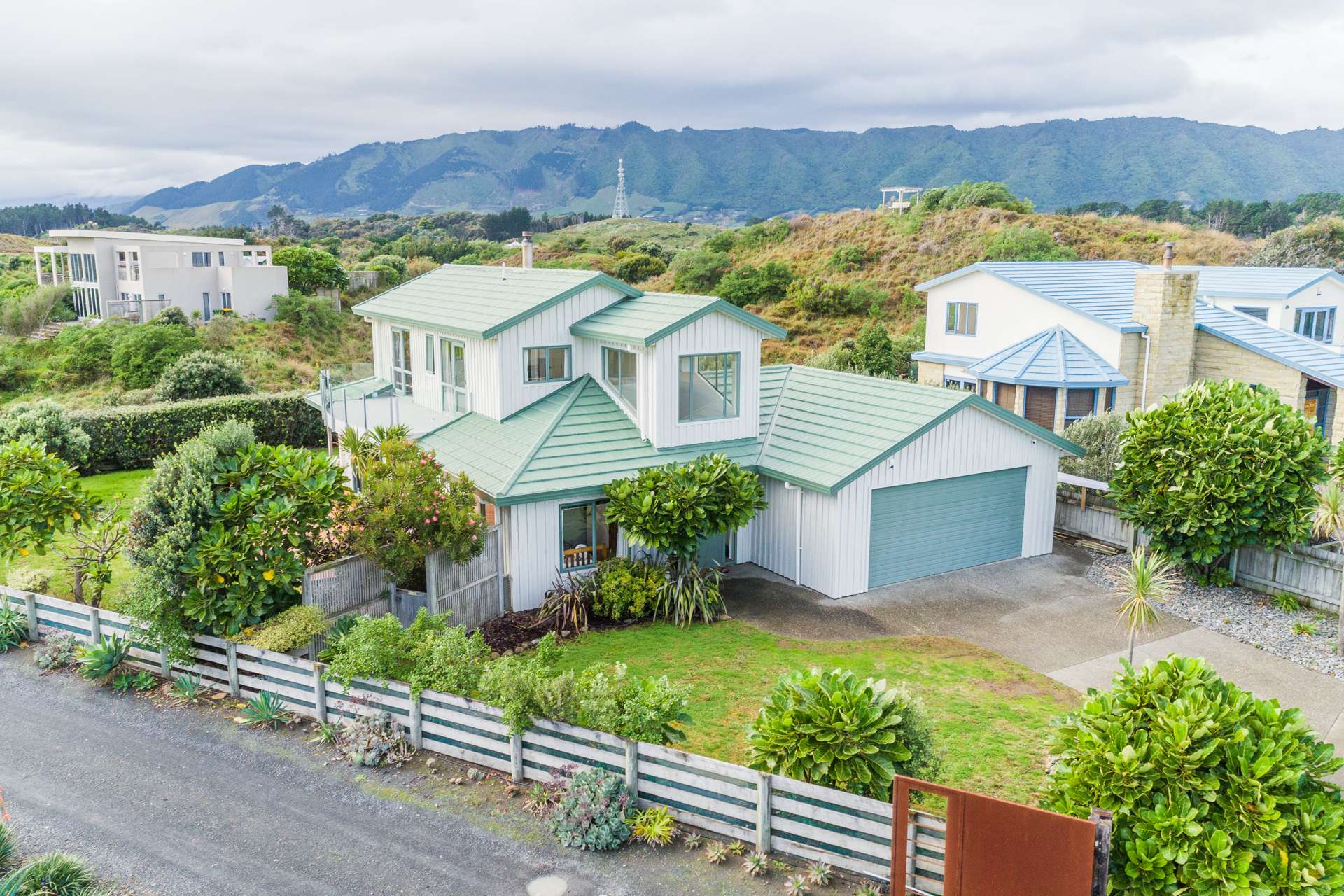 166 Field Way Waikanae Beach_0