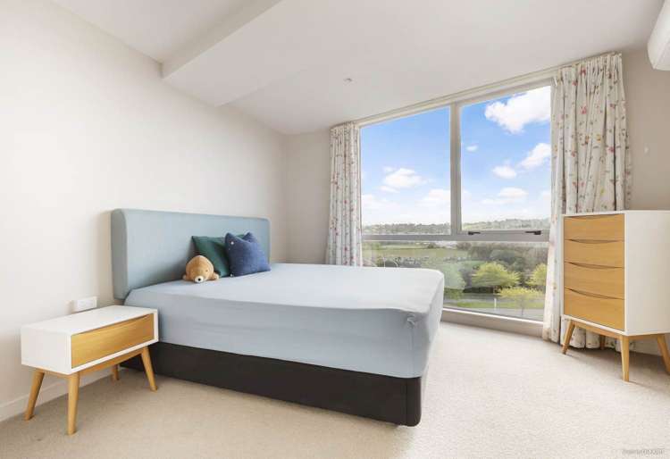 401/25 Don Mckinnon Drive 10862_5