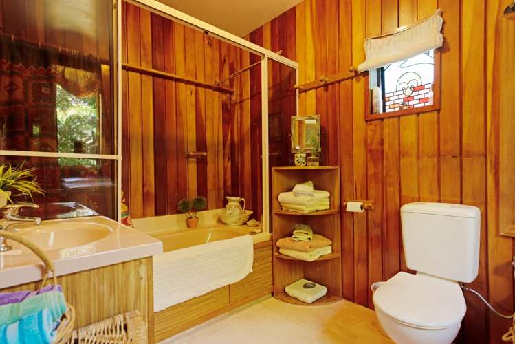 1/21 Sunshine Avenue Karori_13