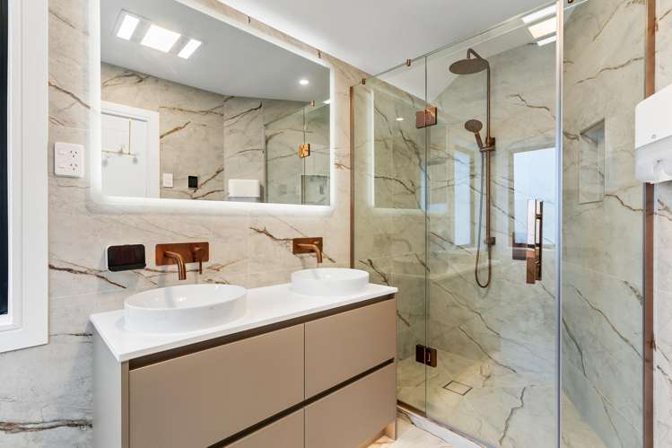 20c Beach Road Castor Bay_15