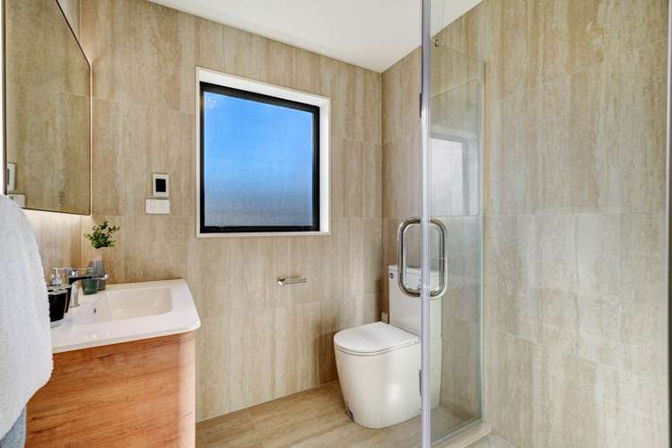2/4 Powrie Street Glenfield_16