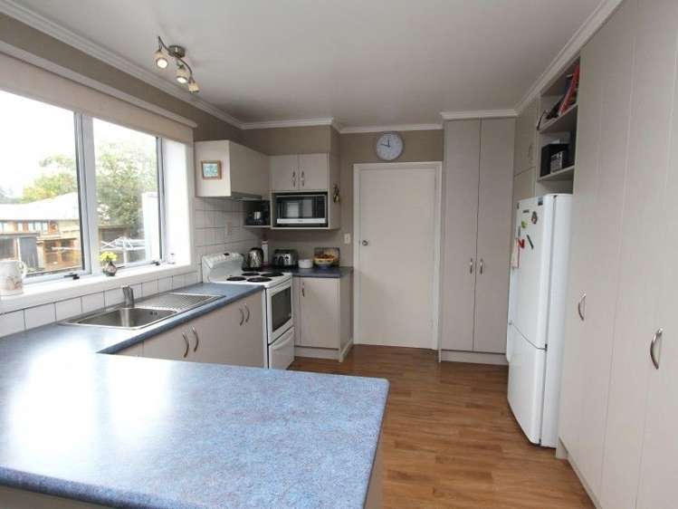 5 Queens Drive Allenton_5