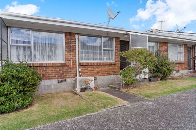 Solid Brick & Tile, 2 Beds + Carpark