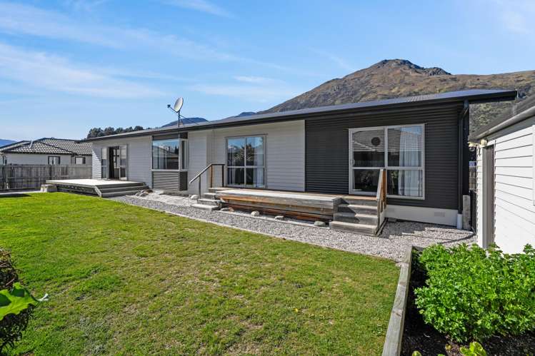 7 Myles Way Lower Shotover_2