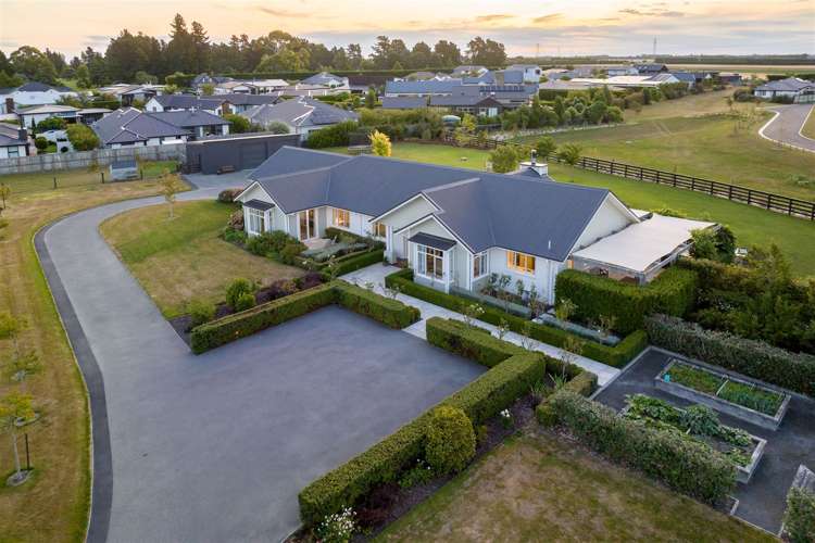 76 Carnaveron Drive Lincoln_26