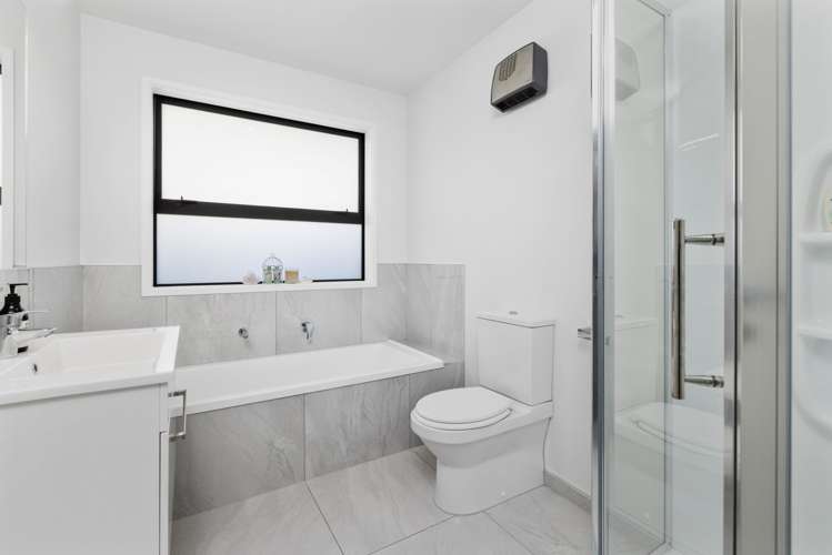 53 Kahuparere Crescent Pyes Pa_16