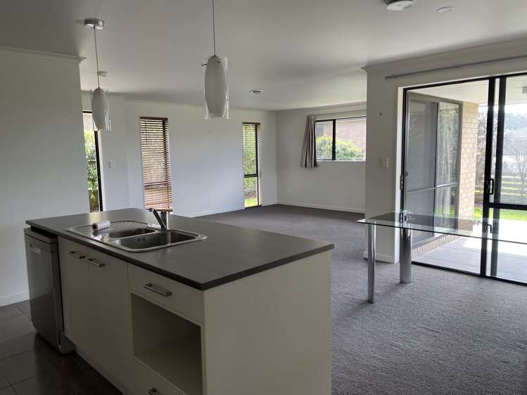 22 Ocean View Rise Ruakaka_5