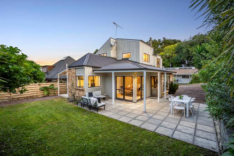 2/1 Totara Grove Hillcrest_15