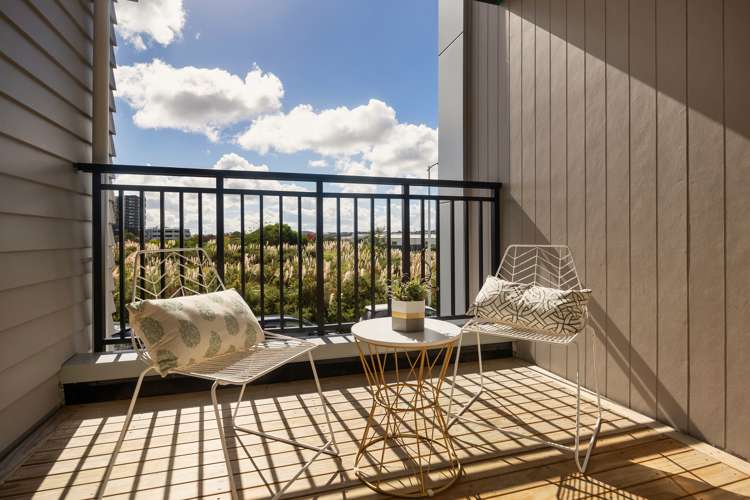 15 Ceramic Lane New Lynn_14