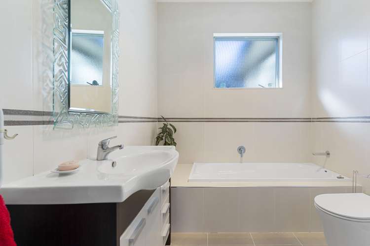 76 Baverstock Road Flat Bush_15