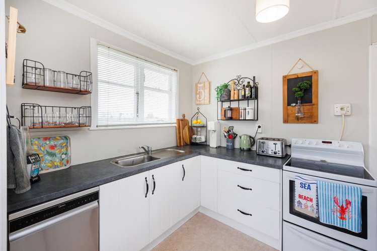 7 Chaffey Street Foxton Beach_16