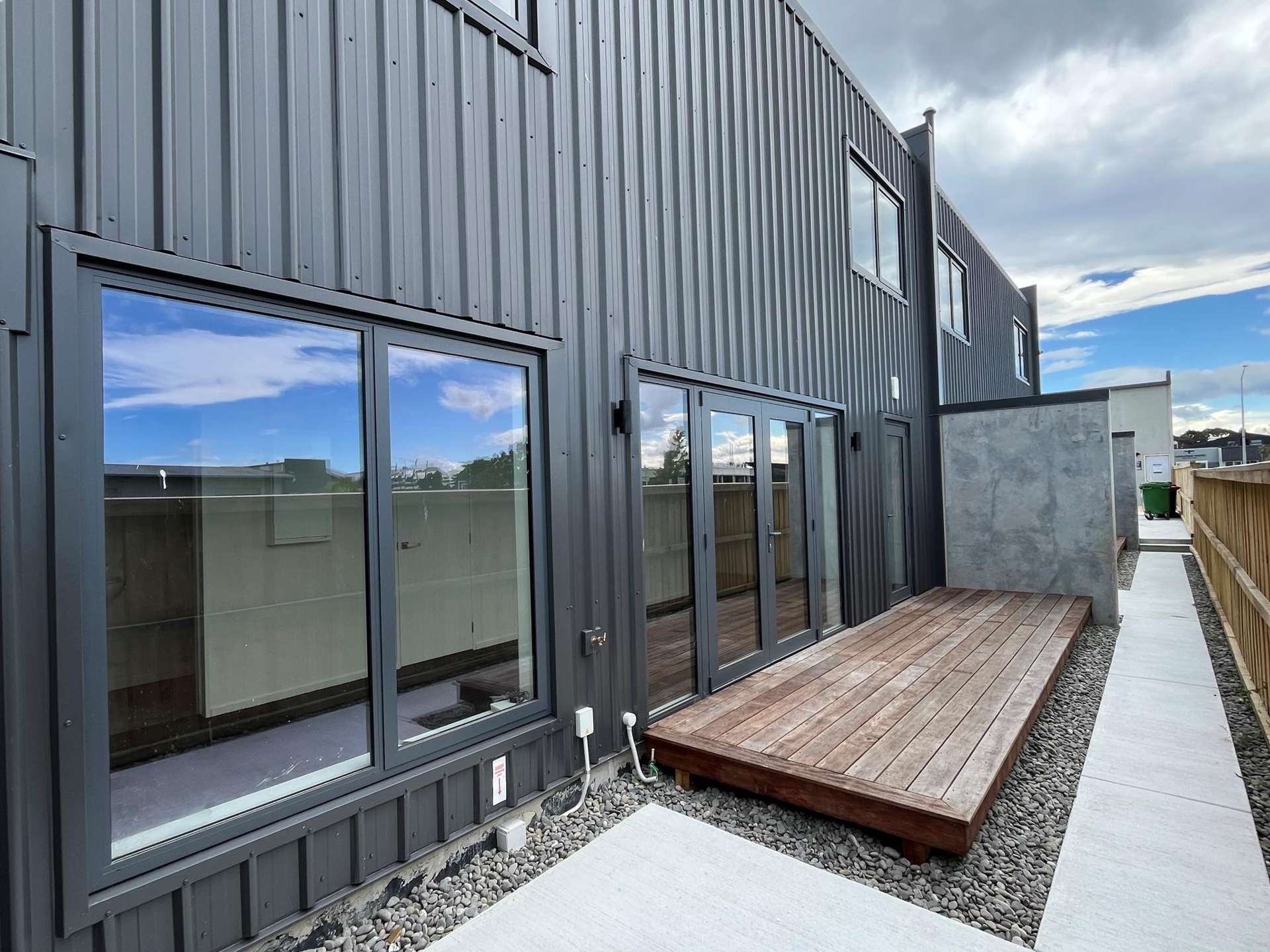 8/1 Lake Bryndwr Lane Burnside_0