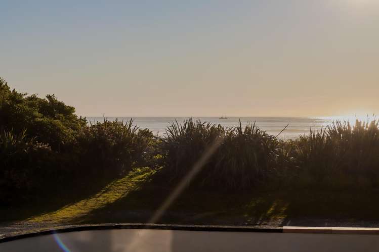 32 Domett Esplanade Cobden_49