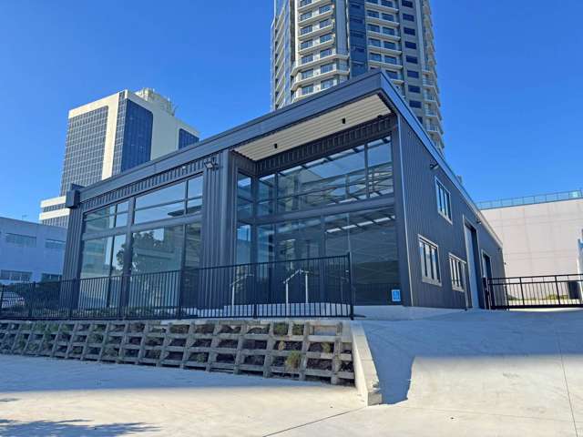 HIGH PROFILE RETAIL/SHOWROOM