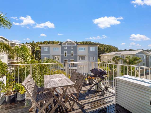 A Stylish Coastal Apartment in Orewa