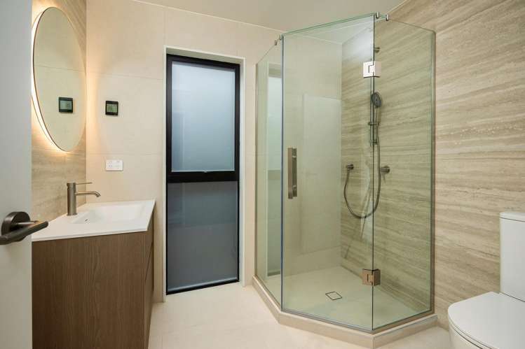 2/4 Norrie Avenue Mount Albert_32