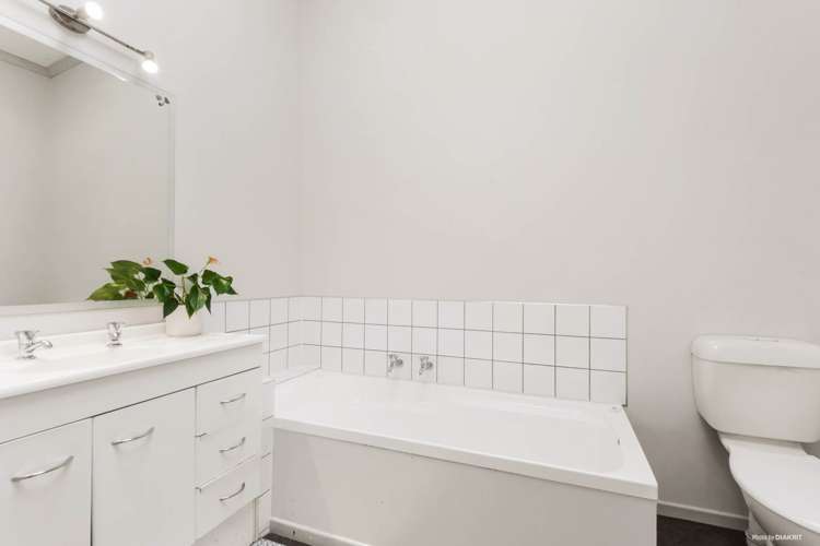 289 Royal Road Massey_16