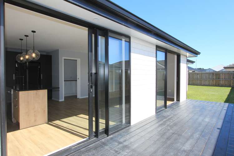 3 Hurricane Way Burleigh_2