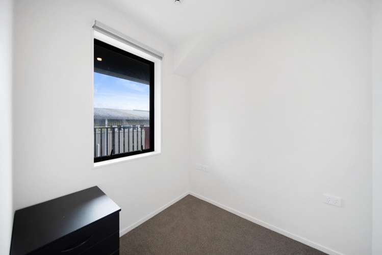 104/28C Eileen Newey Place Henderson_5