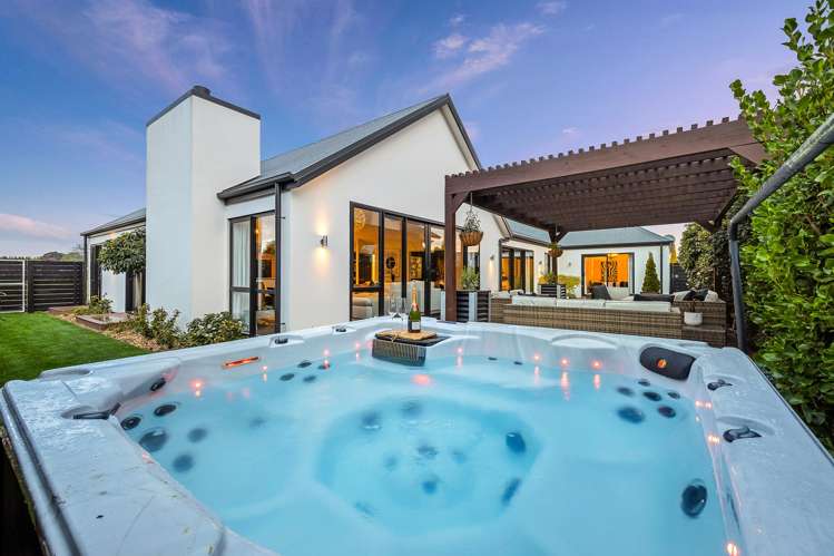 6 Waitikiri Square Parklands_28