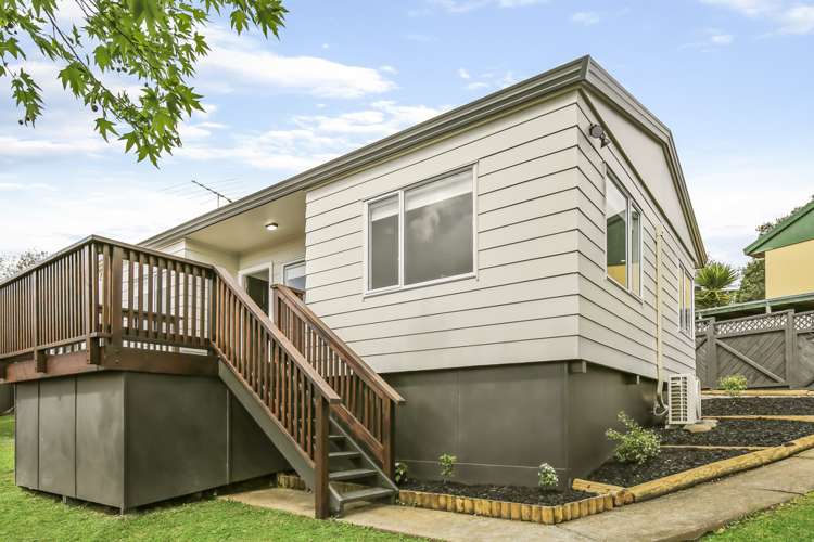 13 Maywood Crescent Glen Eden_17