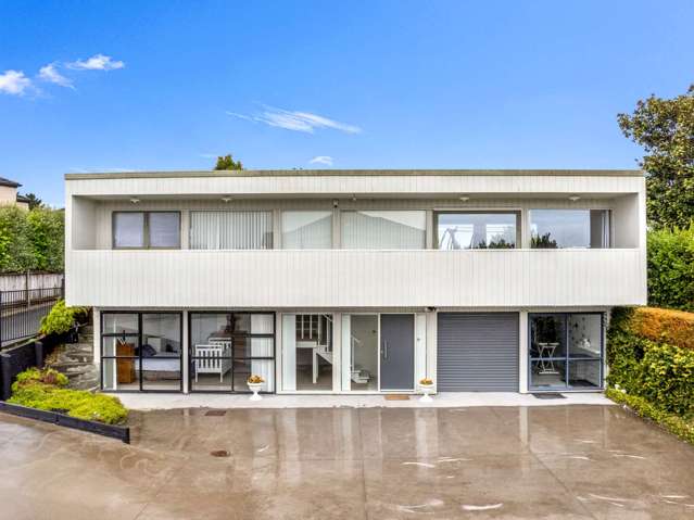 + MID-CENTURY ELEGANCE
