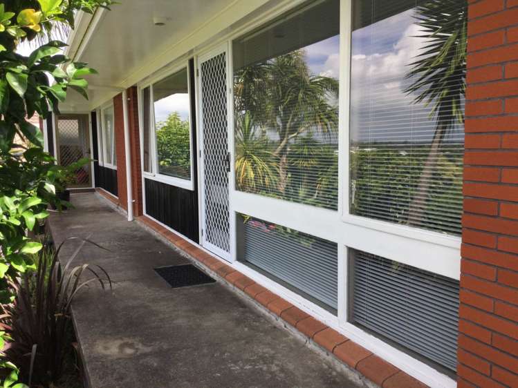 2/1 De Val Drive Titirangi_9