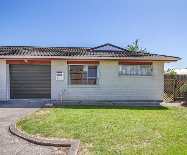 Easy Care Living in a Super Handy Location