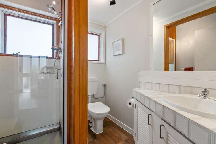 81 Seaview Road Paremata_24