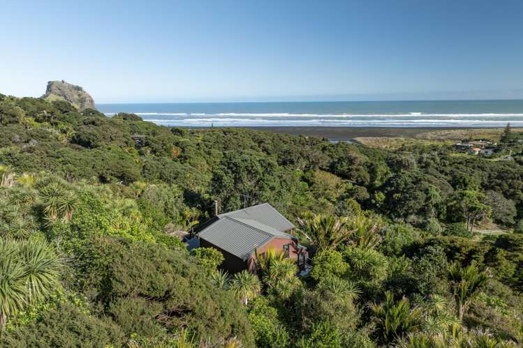 101b Garden Road Piha_17