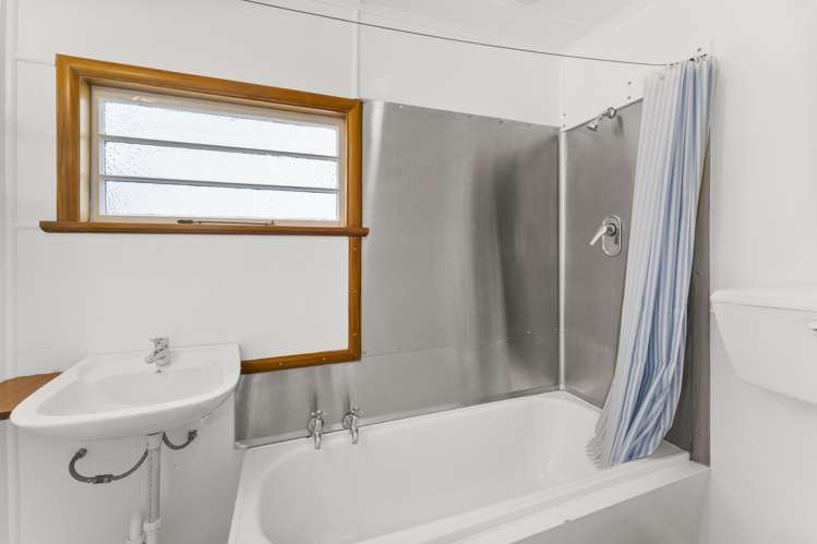 14 Jenner Road Toi Toi_12