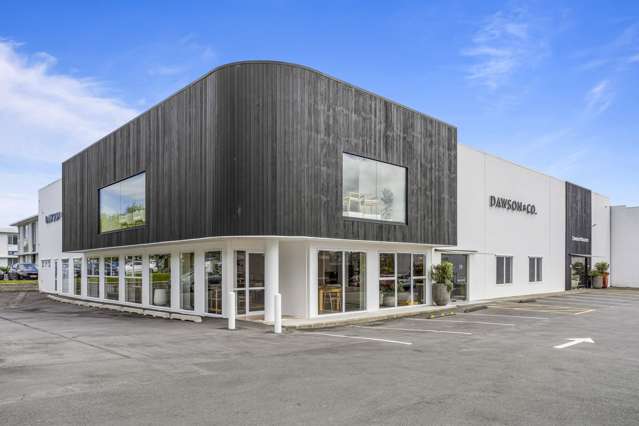 Premium Constellation Drive Showroom Opportunity