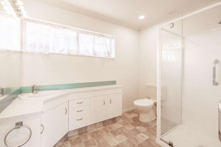 18 Robertson Street Glenholme_18