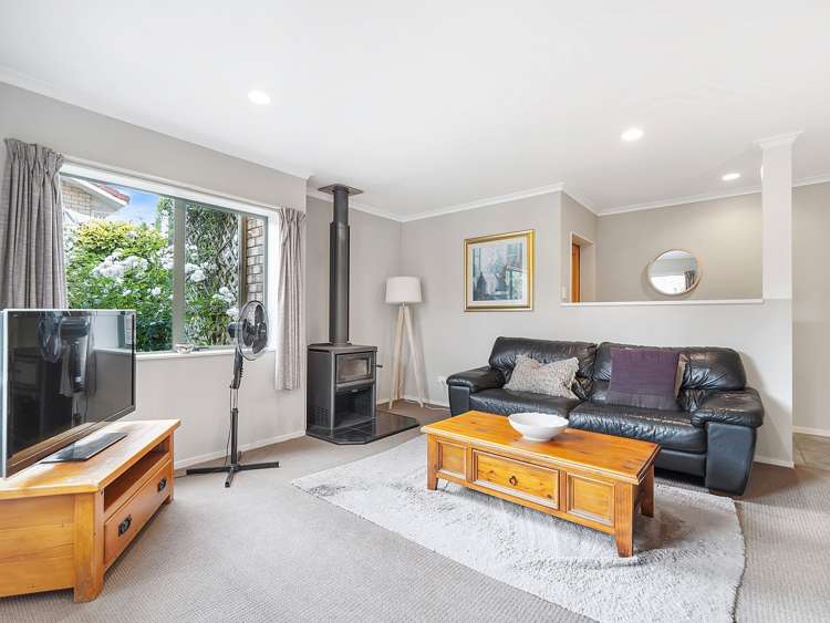 51 Basley road Owhata_9