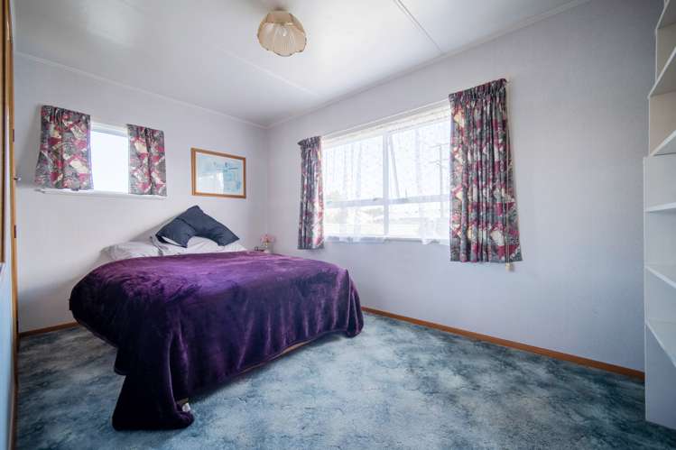 40 Tennyson Crescent Stoke_12