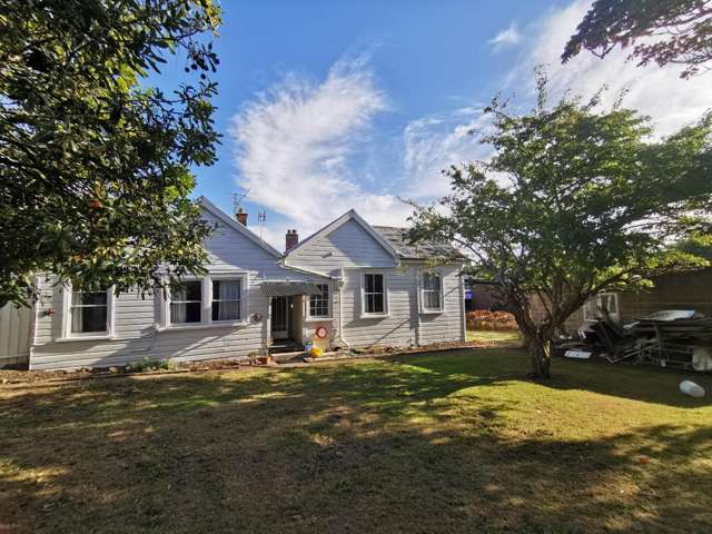 Lovely Character 2 bedroom flat available now