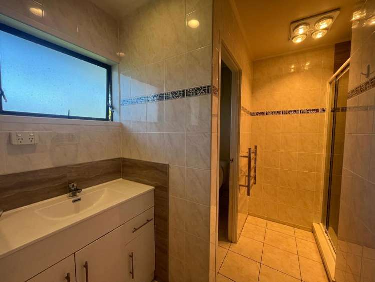 12 Wairata Place Te Atatu South_11