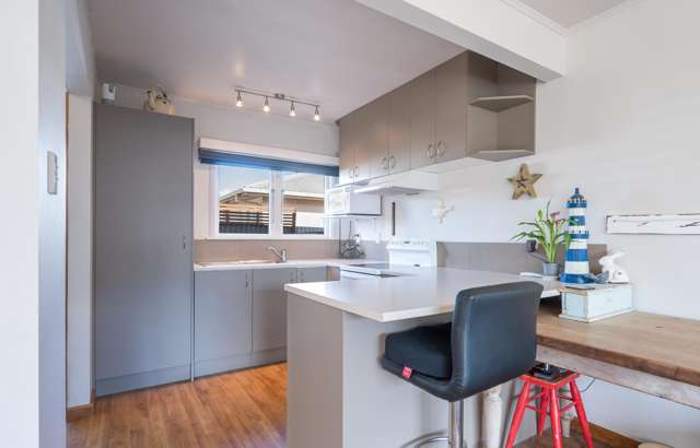 7b Tennyson Crescent Stoke_3