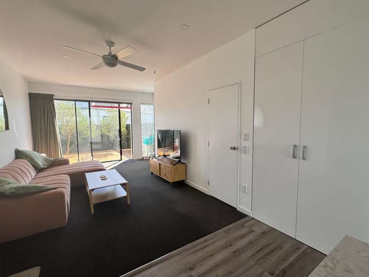 14/6 Oswald Crescent Paparangi_7