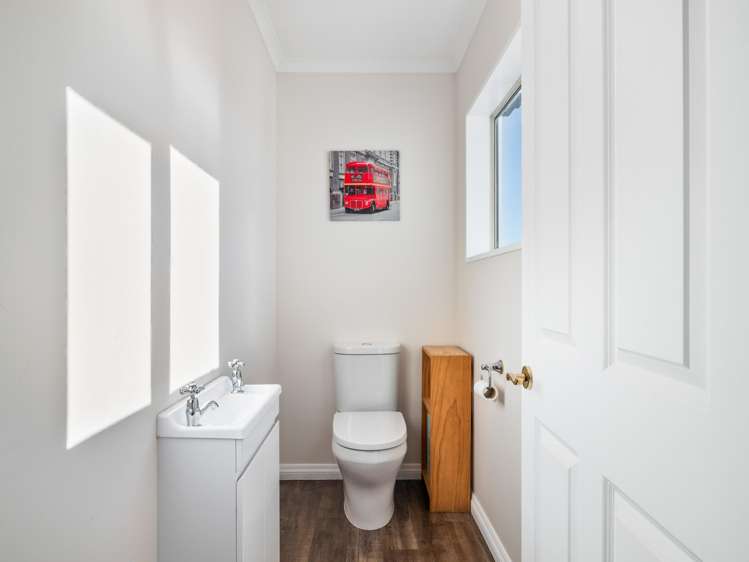 15 Sutton Place Dallington_17