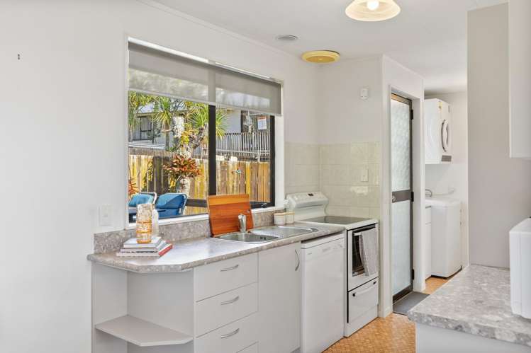 2/65 Keegan Drive Massey_13