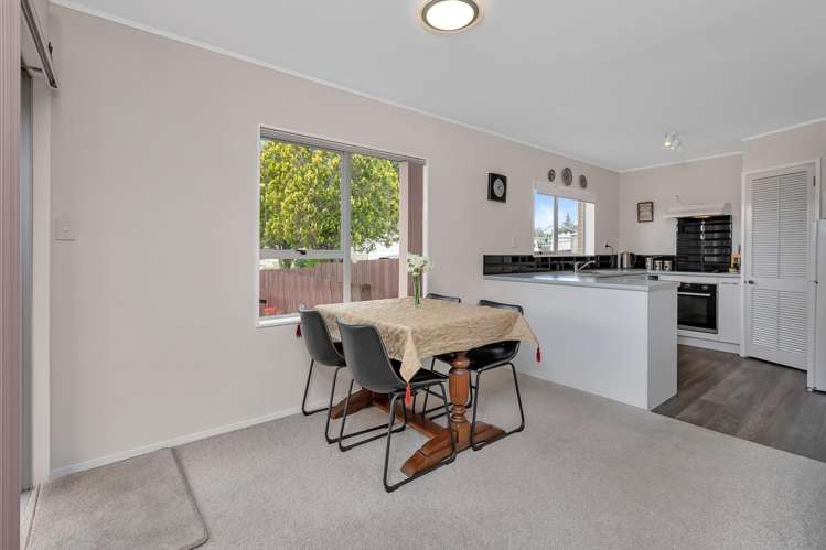 2/16 Cypress Gardens Place Onerahi_12
