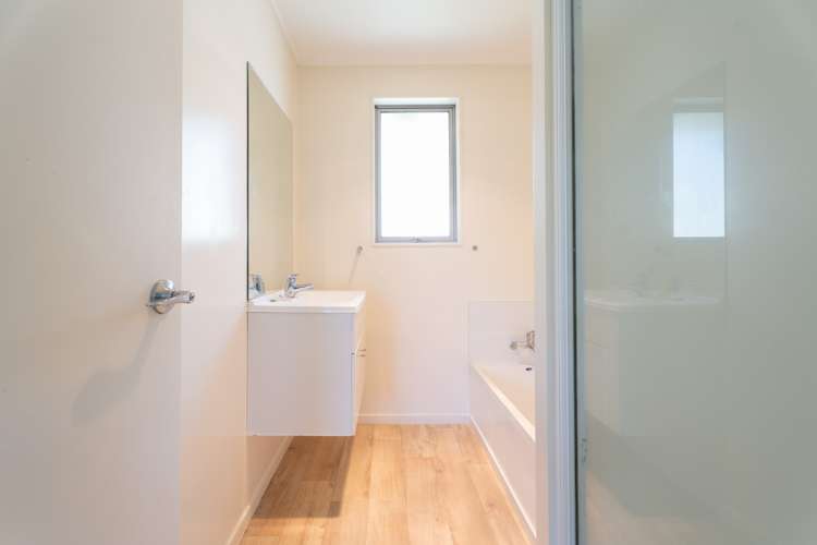 56 Cardiff Crescent Cannons Creek_8