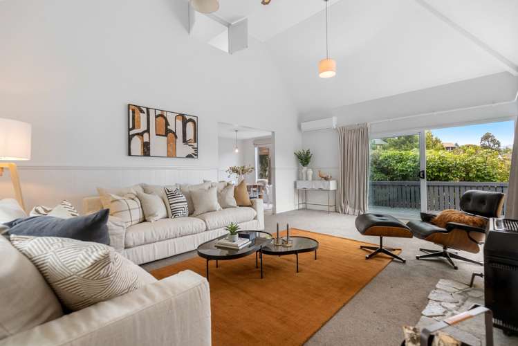 8 Arawata Terrace Fernhill/Sunshine Bay_9